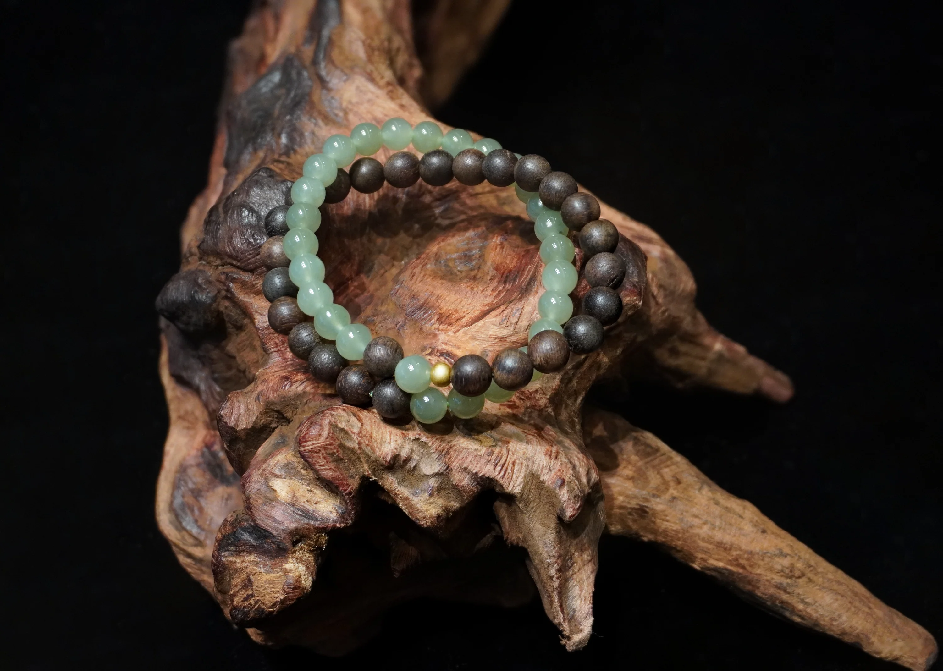 Auspicious Agarwood & Hetian Jade Bracelet: Eastern Mystique and Elegance
