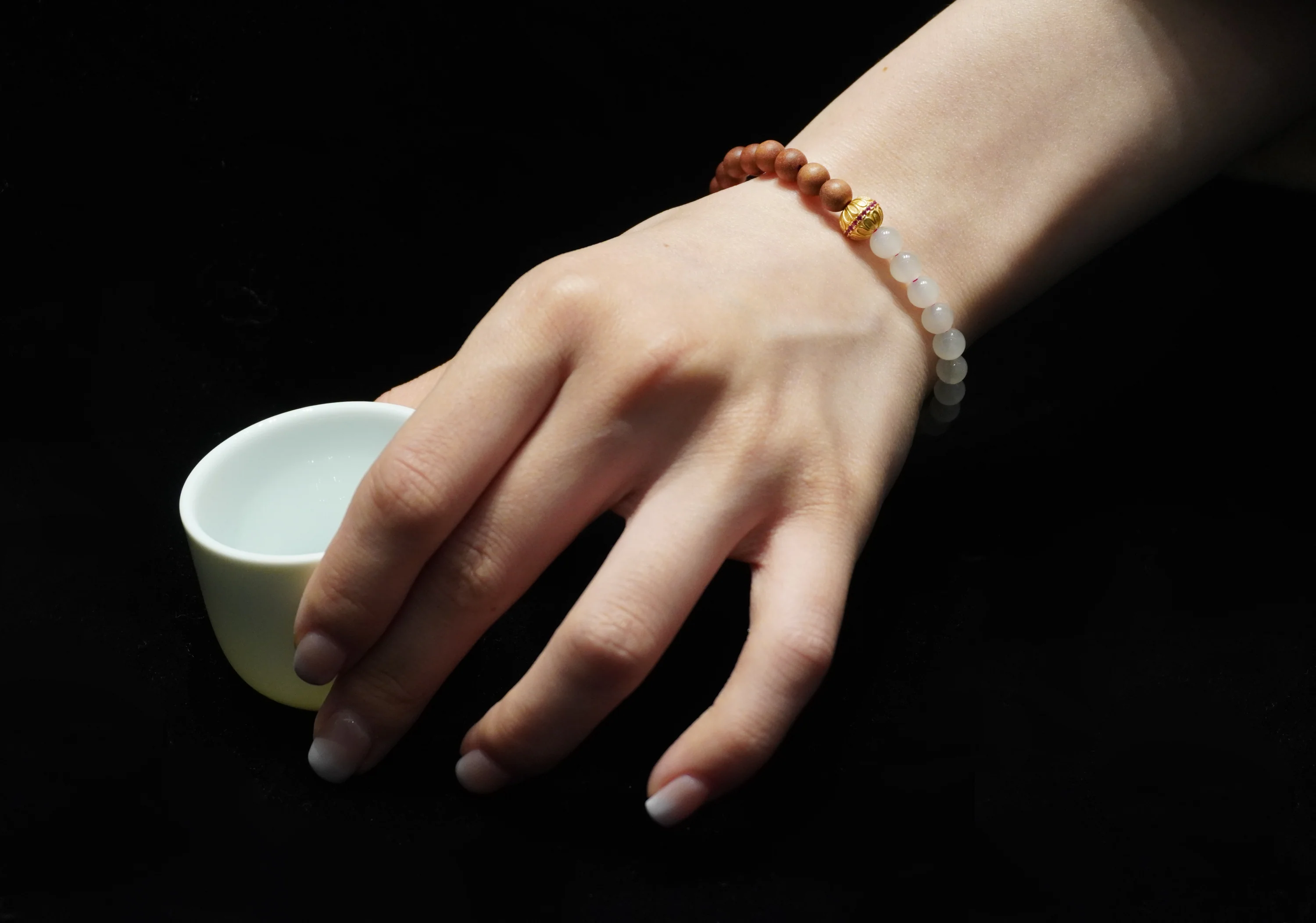 Exquisite Sandalwood & Hetian Jade Bracelet: A Blend of Oriental Elegance and Auspiciousness