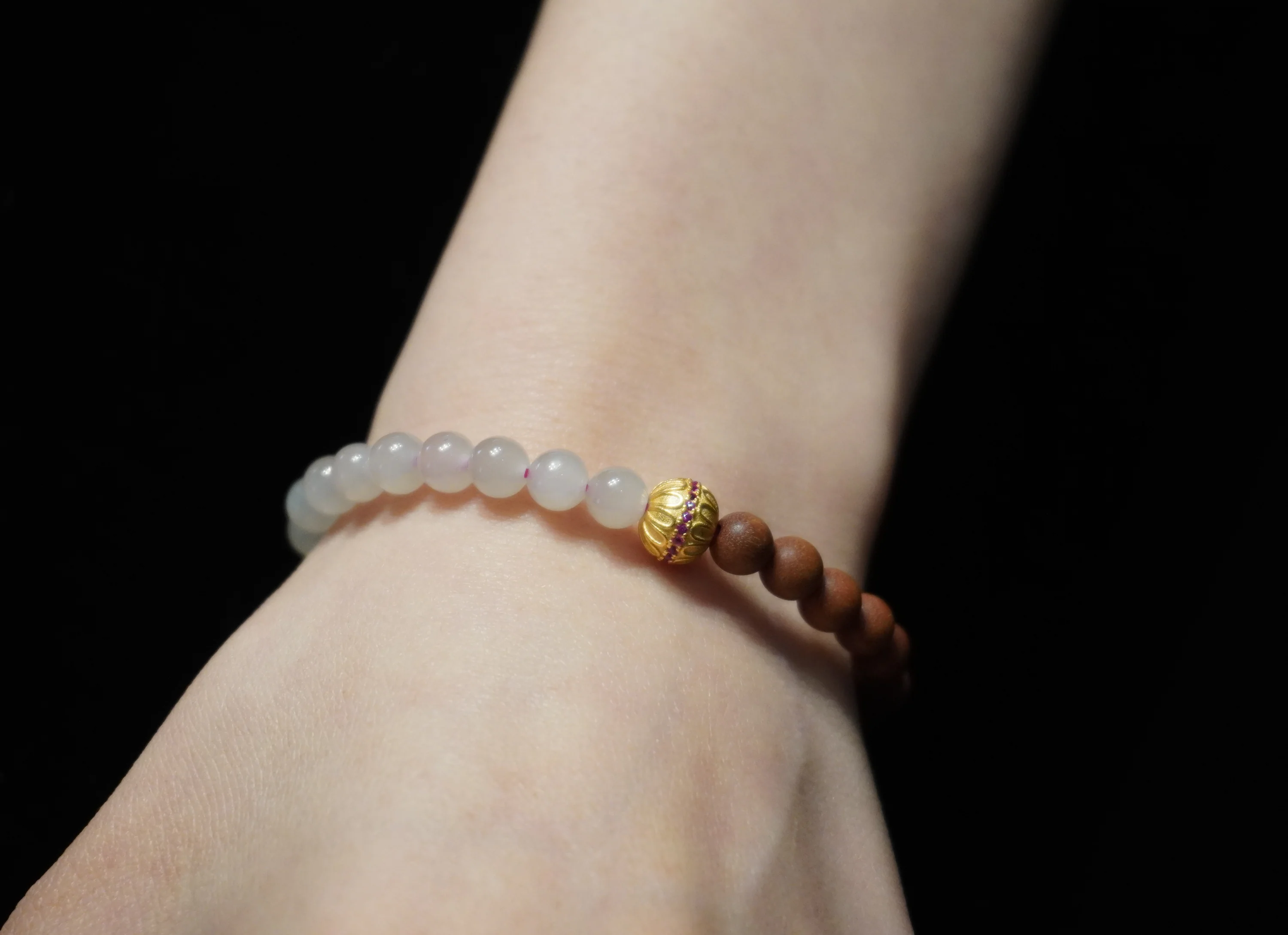 Exquisite Sandalwood & Hetian Jade Bracelet: A Blend of Oriental Elegance and Auspiciousness