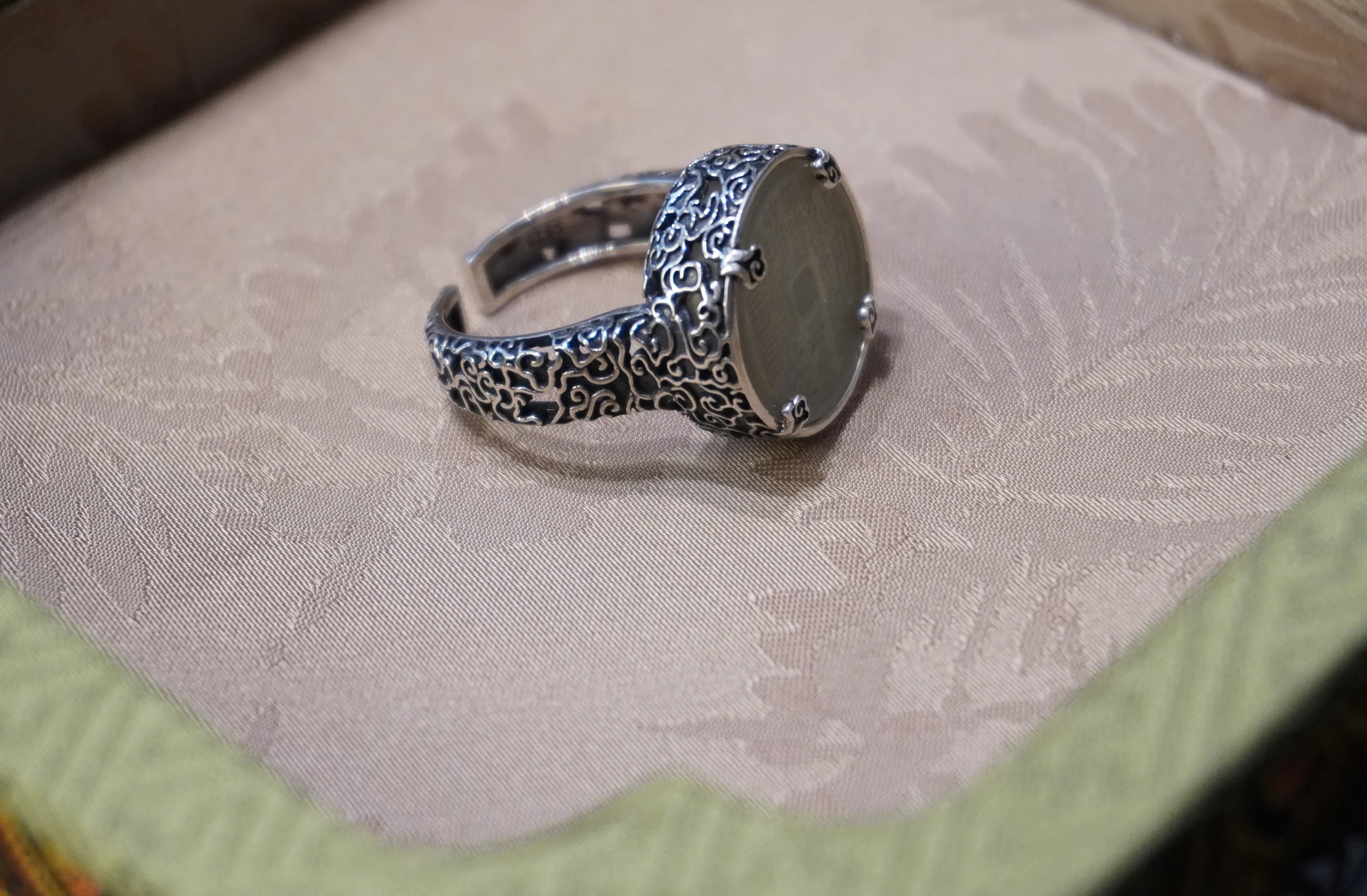 Shangui Auspicious Clouds Vintage-Style Ring